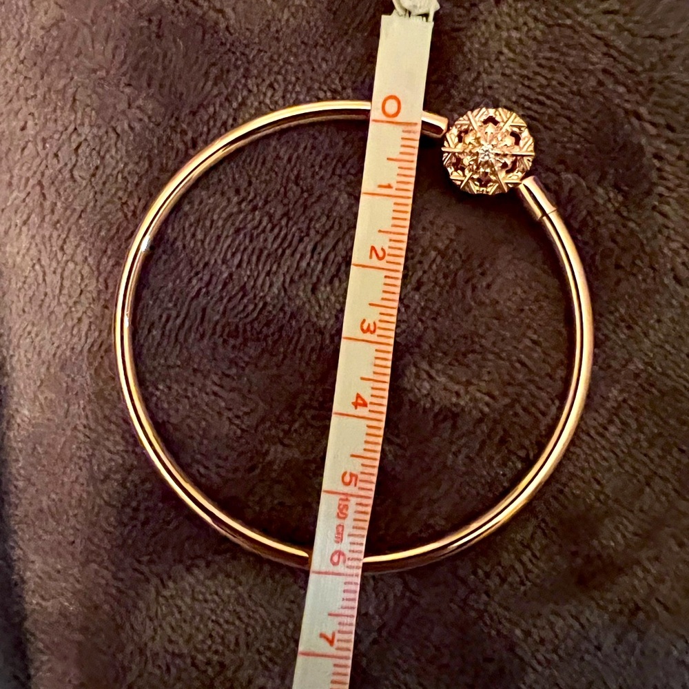 New pandora bracelet rose gold never worn in gift box